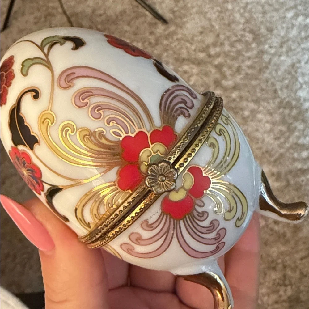 Vintage Hinged Egg Shaped Footed Floral Trinket Box Parcelain W. Gold Trim Snap
